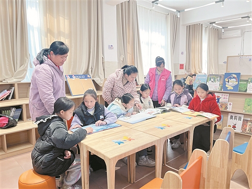 凤山近百个农家书屋添新书